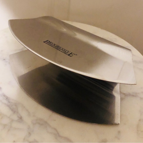 (BUNDLE) Hammered silver tone ice 🧊 bucket with ice crusher - for home bar - Picture 7 of 9